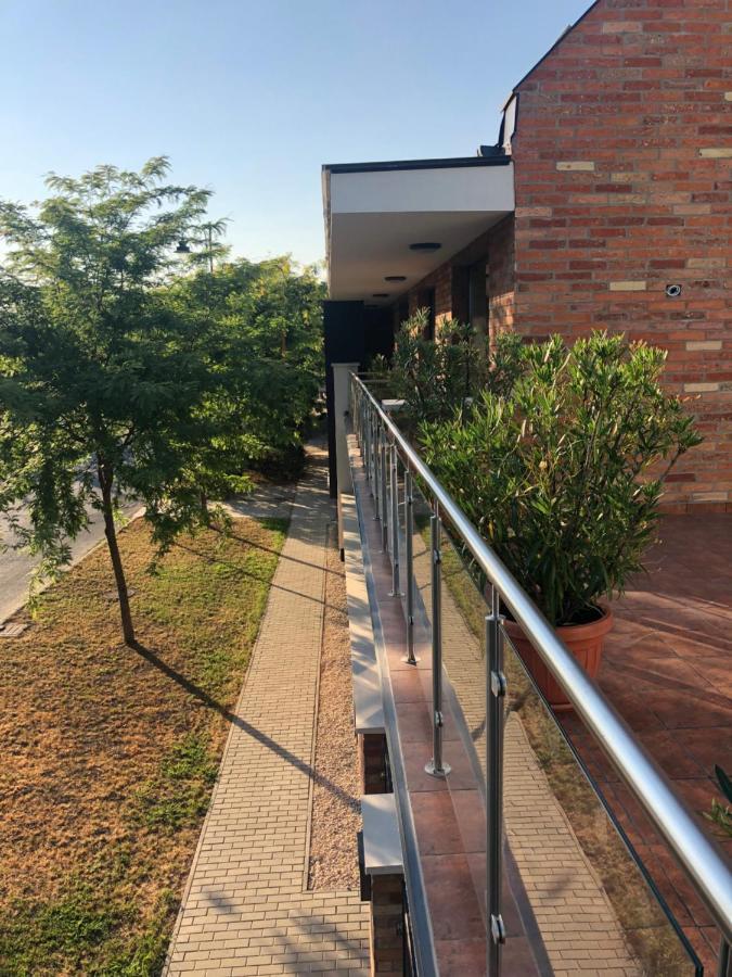 Castellum Apartmanház Gyula Exterior foto