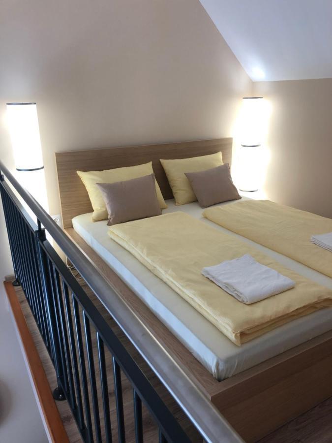 Castellum Apartmanház Gyula Exterior foto